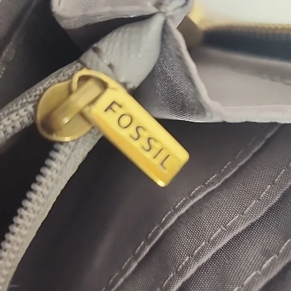 Fossil Metallic Pewter w/Taupe/Gray Inside Wristlet Wallet/Card Holder Clutch - Picture 6 of 11